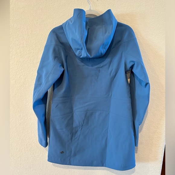 NWT Lululemon RepelShell Rain Jacket / Soft Denim / 6 - Picture 2 of 10